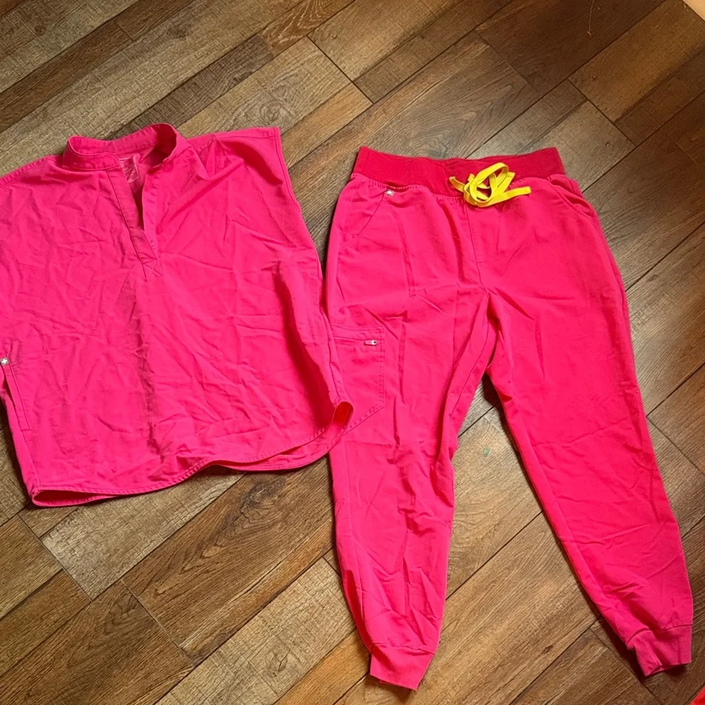Shocking pink Figs Top and Joggers scrub Set - Picture 1 of 1